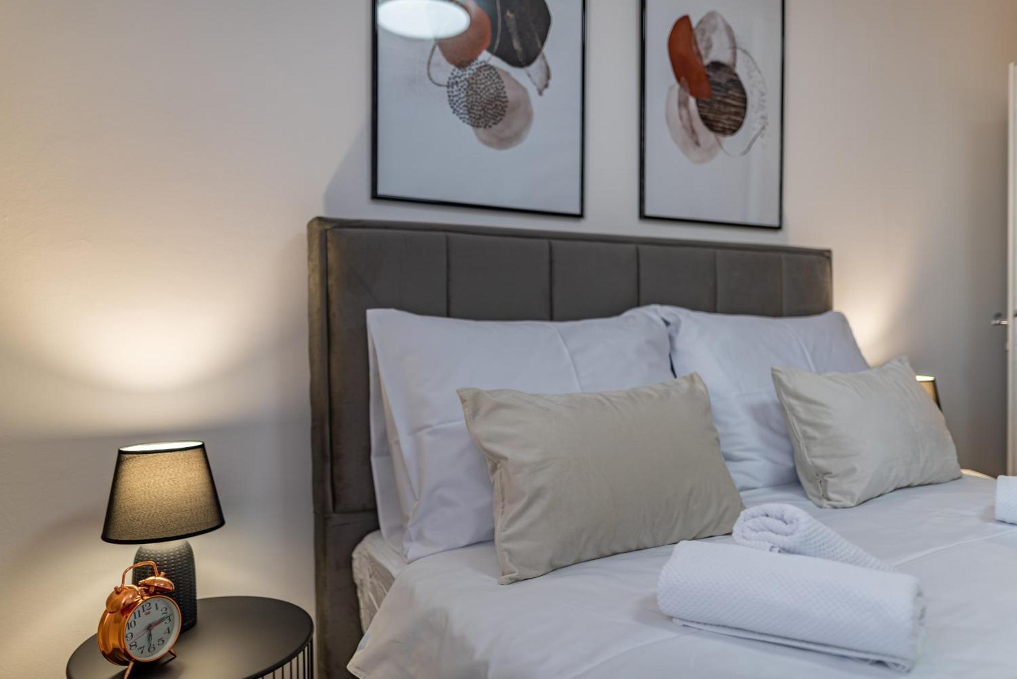A&m 3 Bridge Luxury Center Apartment *