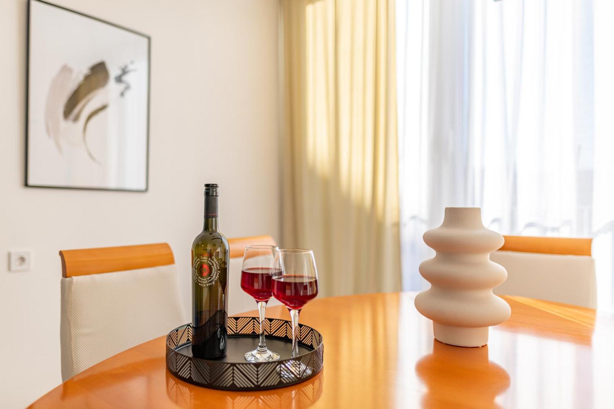 A&m 3 Bridge Luxury Center Apartment