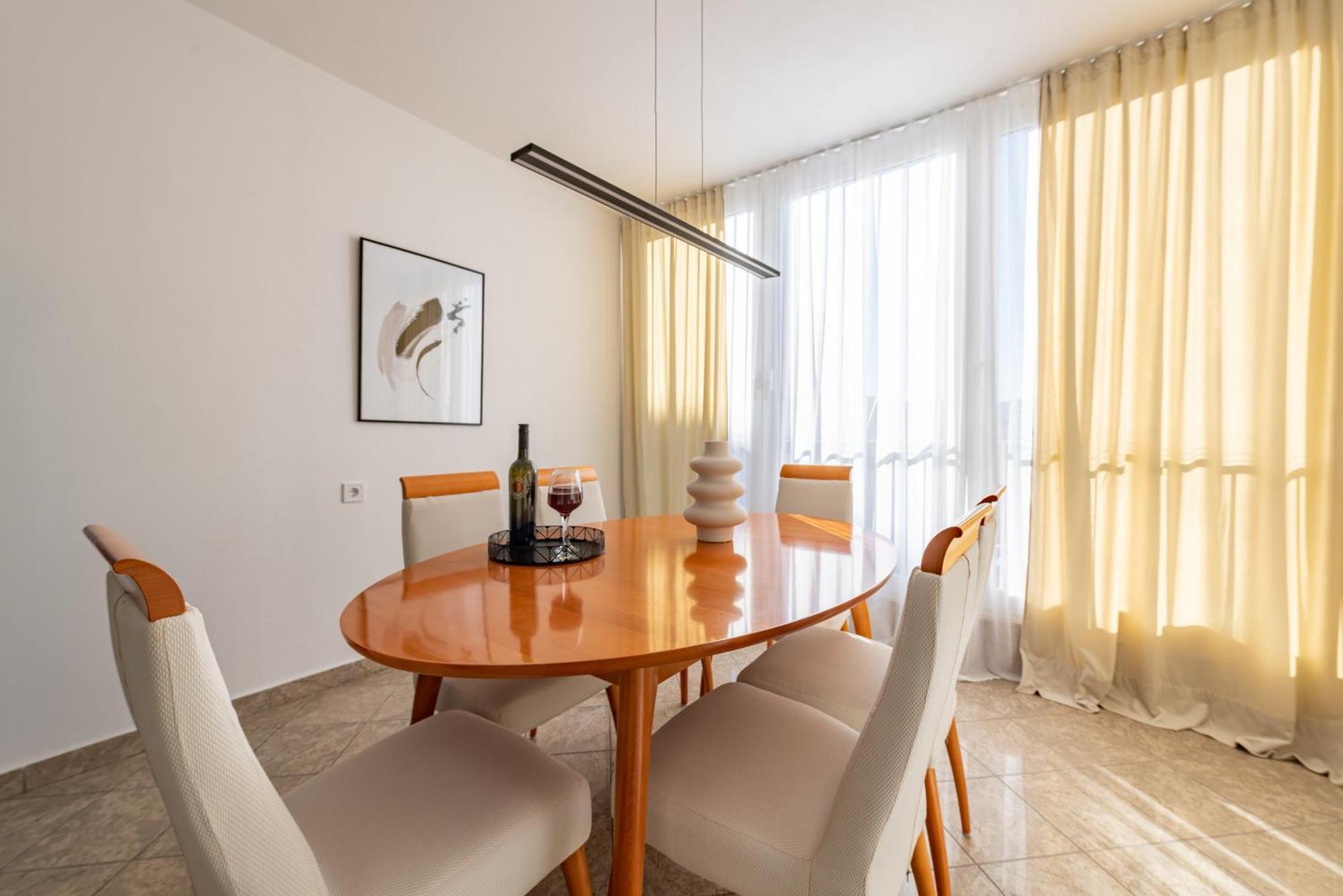 A&m 3 Bridge Luxury Center Apartment