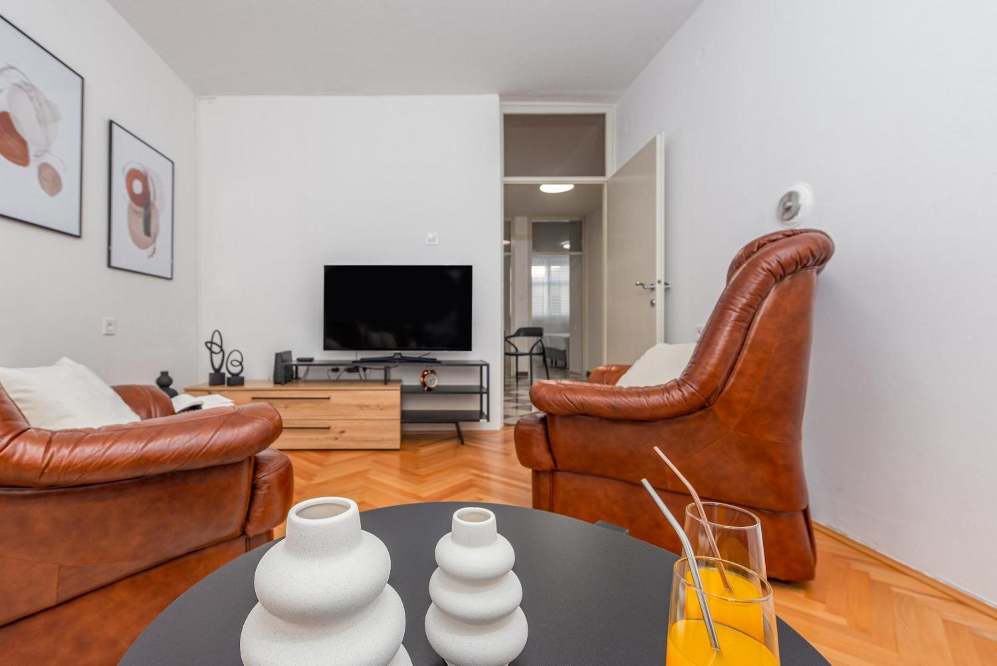 A&m 3 Bridge Luxury Center Apartment
