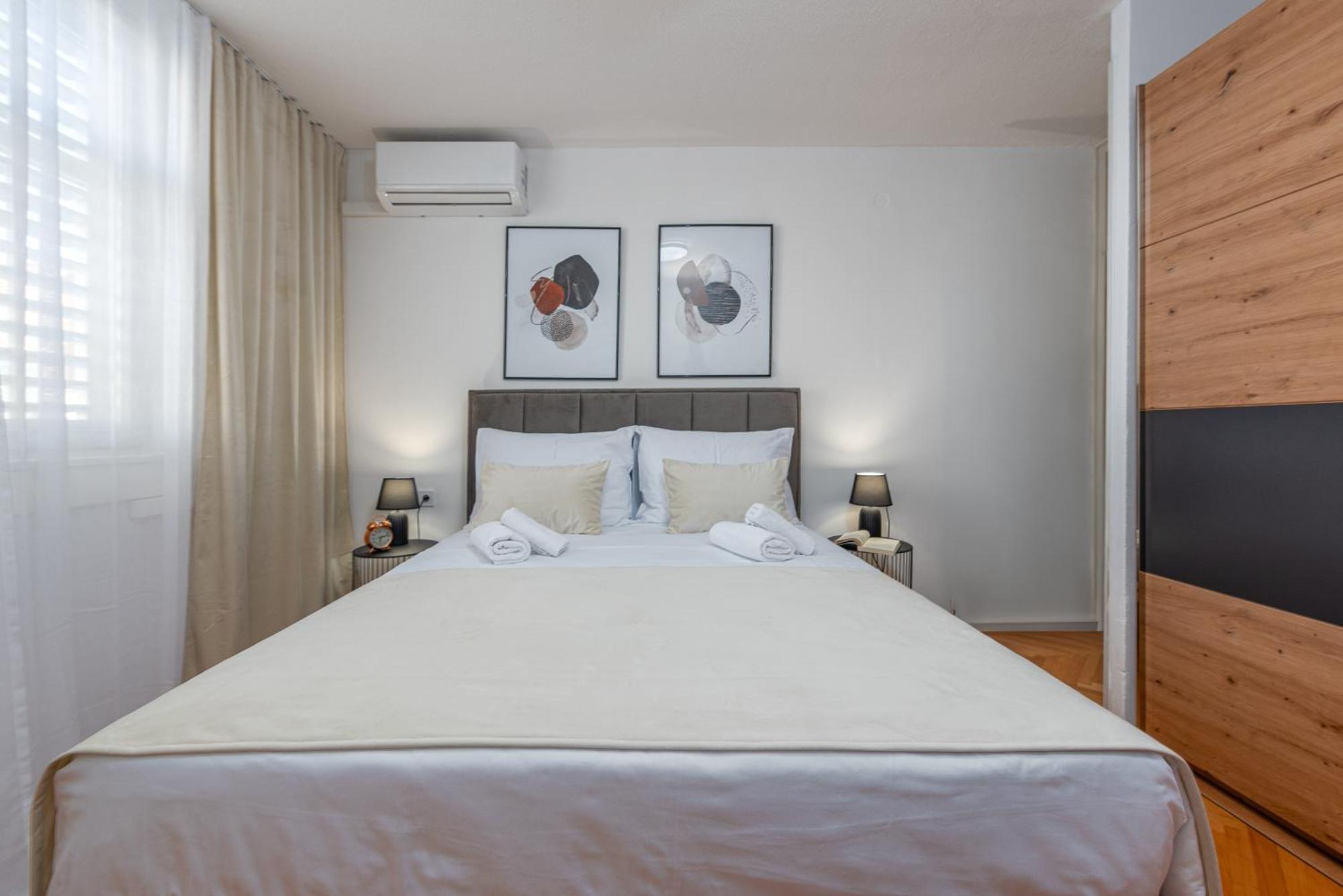 A&m 3 Bridge Luxury Center Apartment